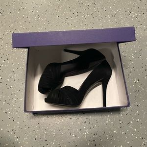 Stuart Weitzman Peep-Toe Black Suede Puml